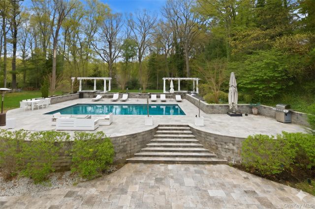 9 Godfrey Lane, Huntington, NY 11743