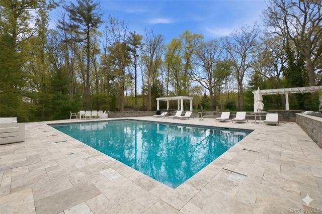 9 Godfrey Lane, Huntington, NY 11743