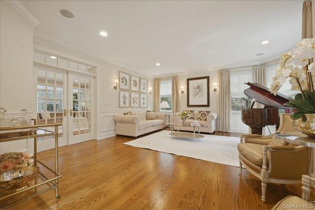 9 Godfrey Lane, Huntington, NY 11743