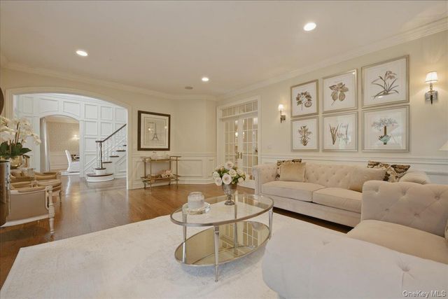 9 Godfrey Lane, Huntington, NY 11743