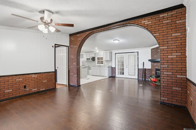 29928 Cypress St, Livingston, LA 70754