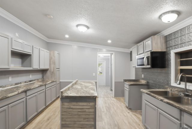 29928 Cypress St, Livingston, LA 70754