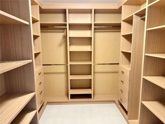 1100 Biscayne Blvd 4105, Miami, FL 33132