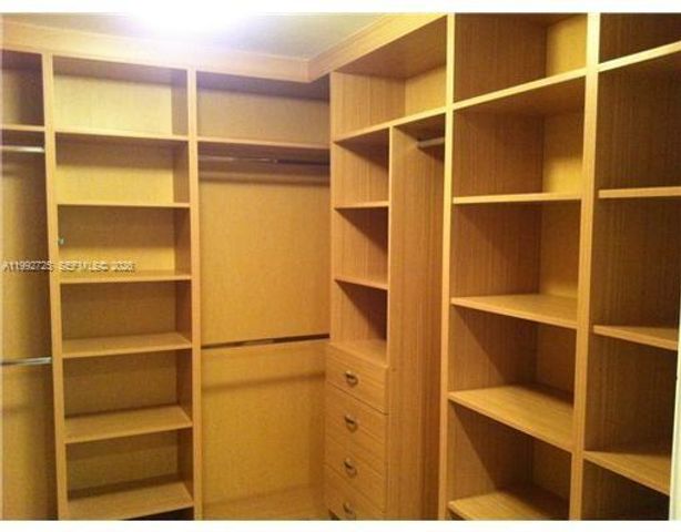 1100 Biscayne Blvd 4105, Miami, FL 33132