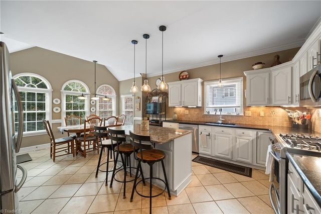 4118 Chatham Hill Drive, Winston-salem, NC 27104