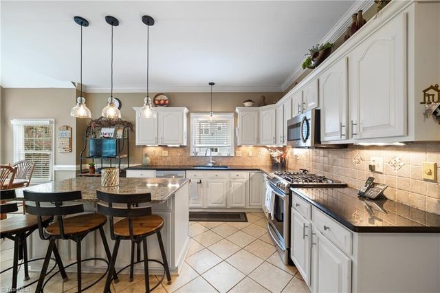 4118 Chatham Hill Drive, Winston-salem, NC 27104