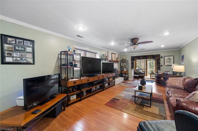 4118 Chatham Hill Drive, Winston-salem, NC 27104