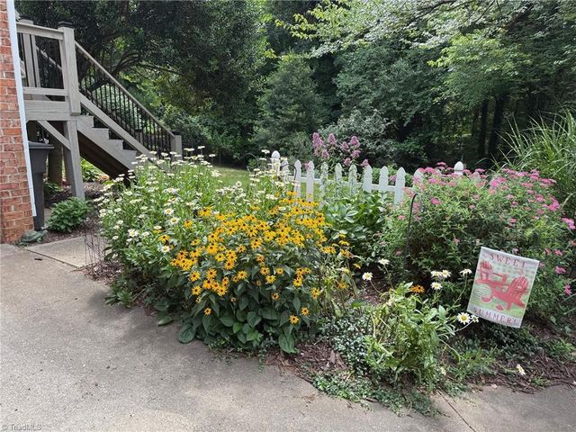 4118 Chatham Hill Drive, Winston-salem, NC 27104