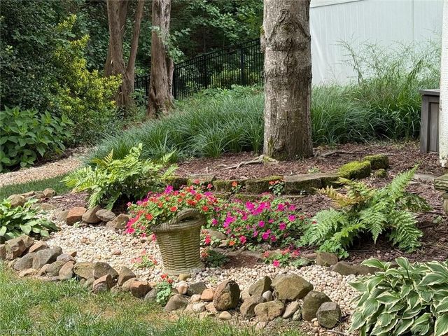 4118 Chatham Hill Drive, Winston-salem, NC 27104