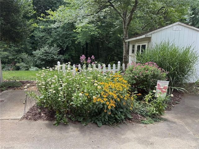 4118 Chatham Hill Drive, Winston-salem, NC 27104