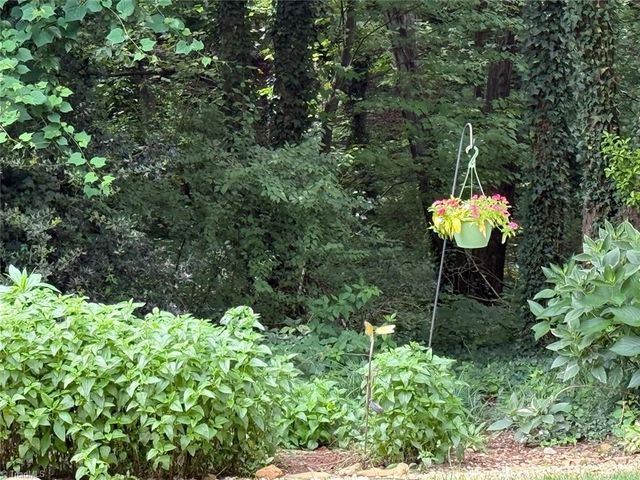 4118 Chatham Hill Drive, Winston-salem, NC 27104