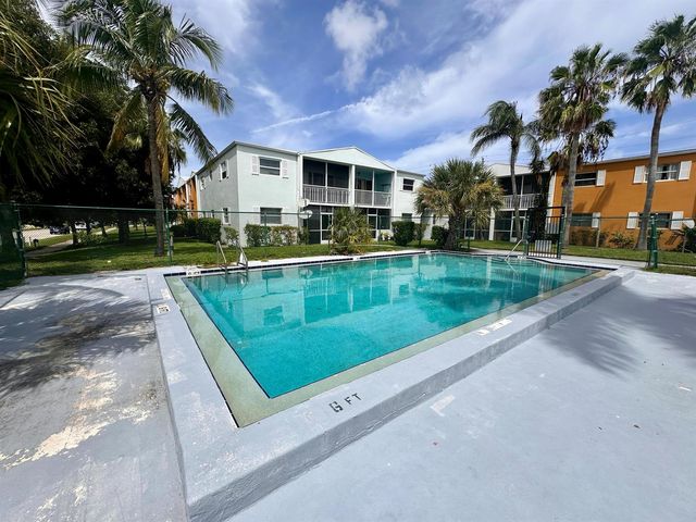 1505 CRESCENT Circle A12, Lake Park, FL 33403