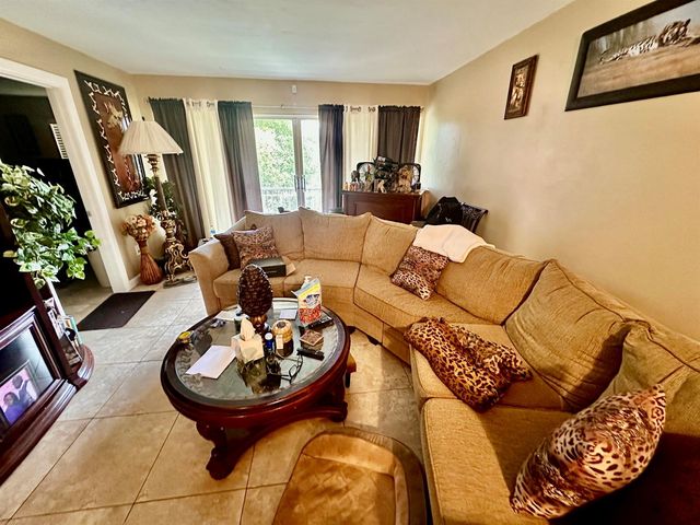 1505 CRESCENT Circle A12, Lake Park, FL 33403
