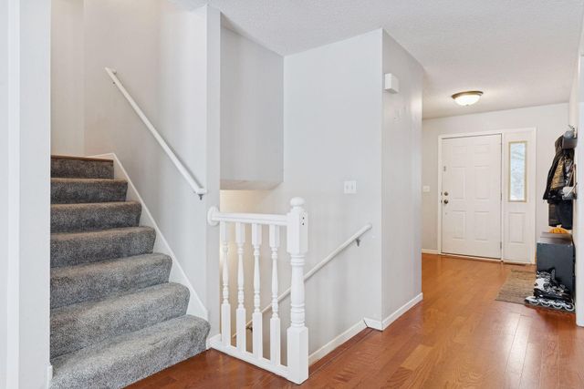 1077 Bonnieview Drive, Woodbury, MN 55129