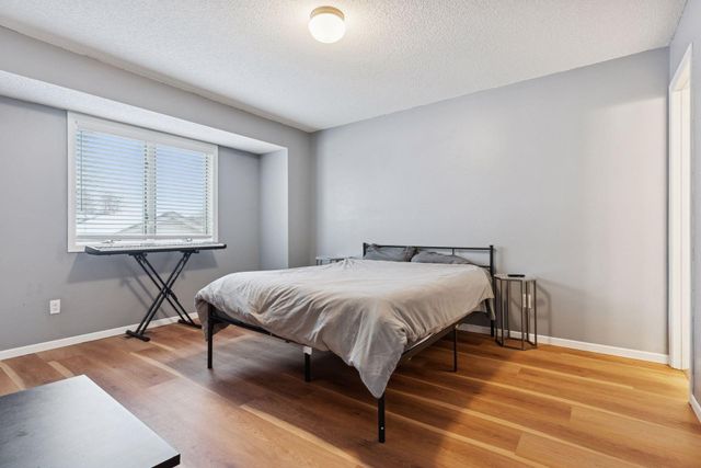 1077 Bonnieview Drive, Woodbury, MN 55129