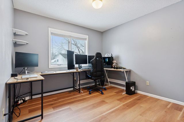 1077 Bonnieview Drive, Woodbury, MN 55129