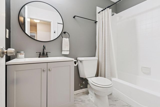 1077 Bonnieview Drive, Woodbury, MN 55129