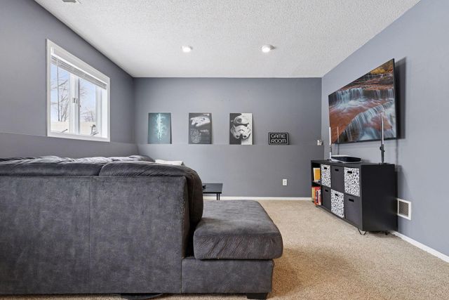 1077 Bonnieview Drive, Woodbury, MN 55129