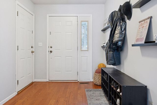 1077 Bonnieview Drive, Woodbury, MN 55129