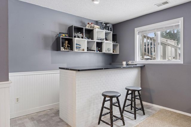 1077 Bonnieview Drive, Woodbury, MN 55129