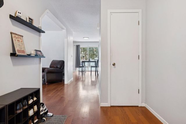 1077 Bonnieview Drive, Woodbury, MN 55129