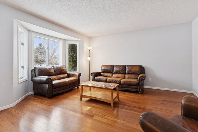 1077 Bonnieview Drive, Woodbury, MN 55129