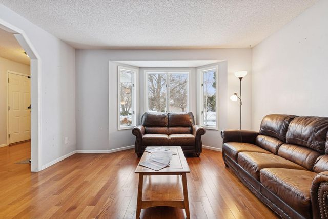 1077 Bonnieview Drive, Woodbury, MN 55129