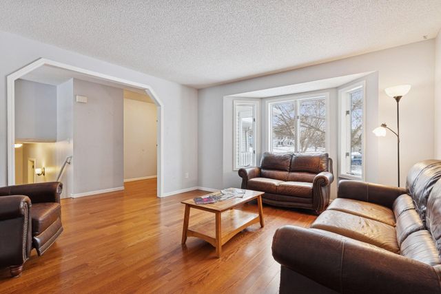 1077 Bonnieview Drive, Woodbury, MN 55129