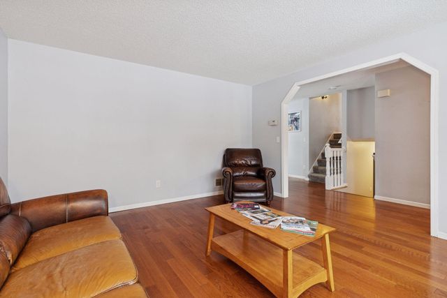 1077 Bonnieview Drive, Woodbury, MN 55129