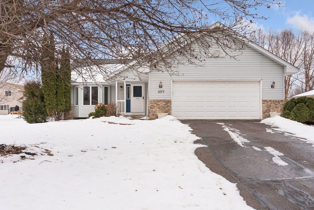 1077 Bonnieview Drive, Woodbury, MN 55129