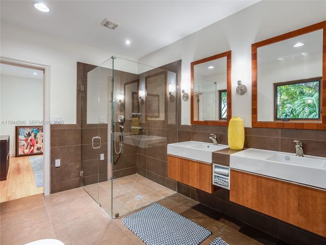 320 W 26th St, Miami Beach, FL 33140