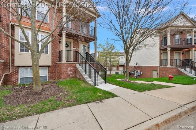 27949 Hopkins Drive, Novi, MI 48377