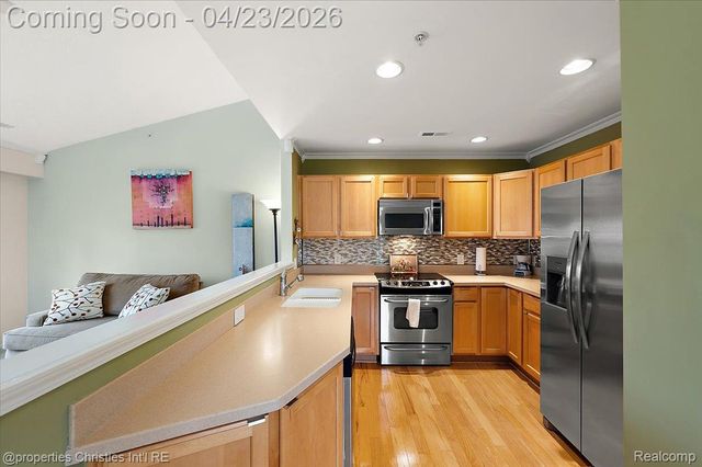 27949 Hopkins Drive, Novi, MI 48377