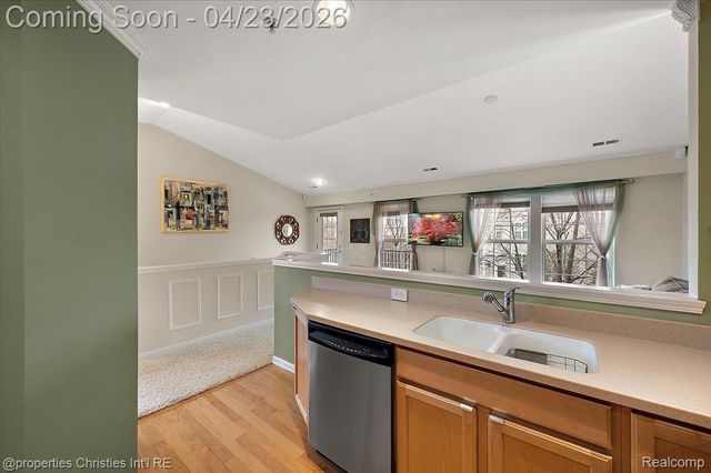 27949 Hopkins Drive, Novi, MI 48377