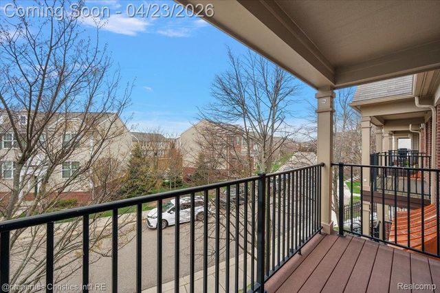 27949 Hopkins Drive, Novi, MI 48377