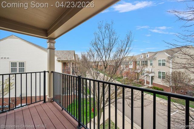 27949 Hopkins Drive, Novi, MI 48377
