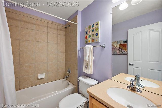 27949 Hopkins Drive, Novi, MI 48377