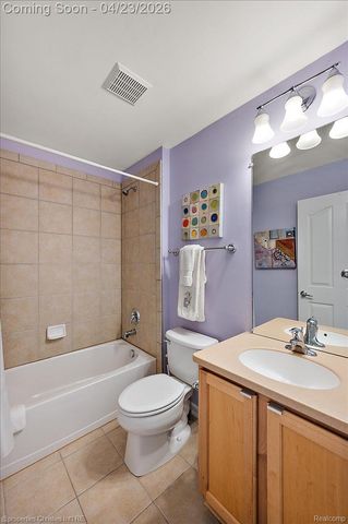 27949 Hopkins Drive, Novi, MI 48377