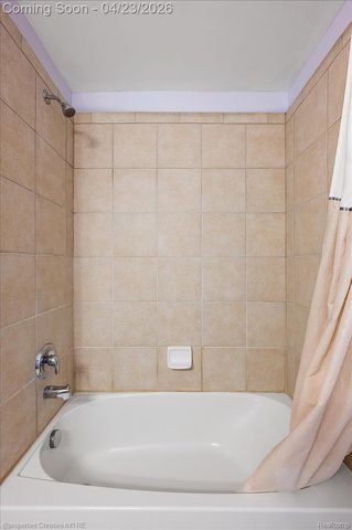 27949 Hopkins Drive, Novi, MI 48377
