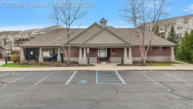 27949 Hopkins Drive, Novi, MI 48377