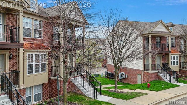 27949 Hopkins Drive, Novi, MI 48377