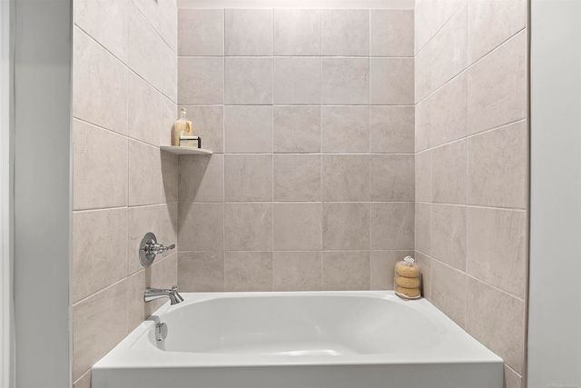 2221 Chase Drive 103, Howell, MI 48855