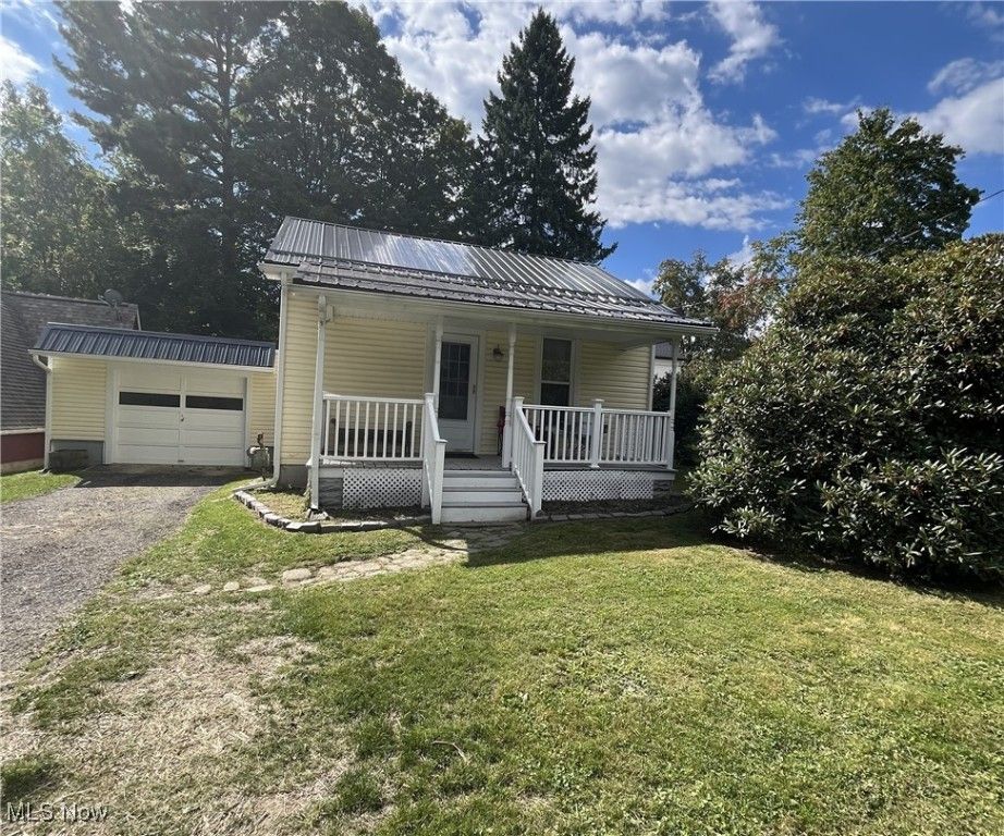 14778 S Cheshire Street, Burton, OH 44021