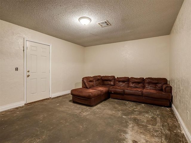 1016 Willow Brook Drive, Midwest City, OK 73110
