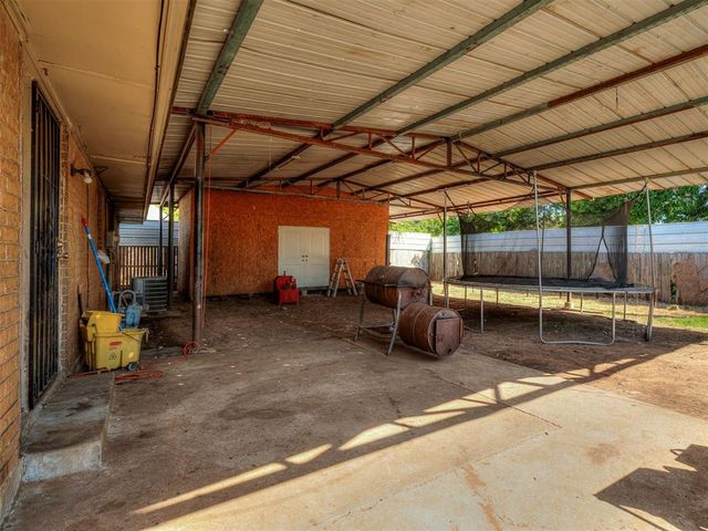 1016 Willow Brook Drive, Midwest City, OK 73110