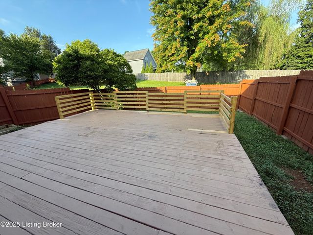 10412 Pinoak View Dr, Louisville, KY 40299