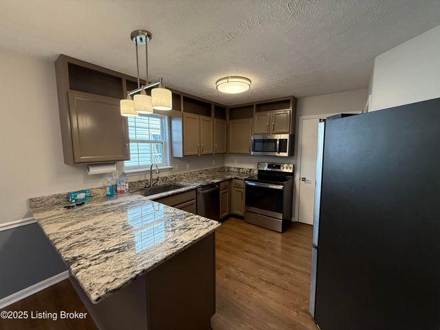 10412 Pinoak View Dr, Louisville, KY 40299