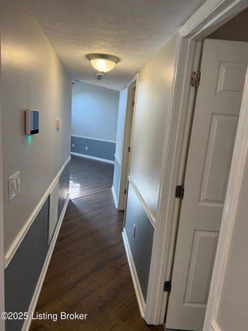 10412 Pinoak View Dr, Louisville, KY 40299