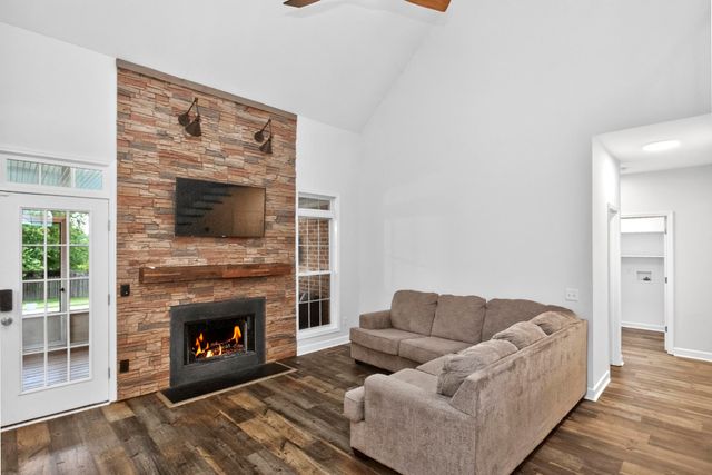 756 Starpoint Dr, Gallatin, TN 37066