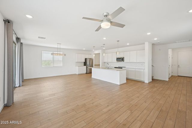 7221 N 74TH Avenue, Glendale, AZ 85303